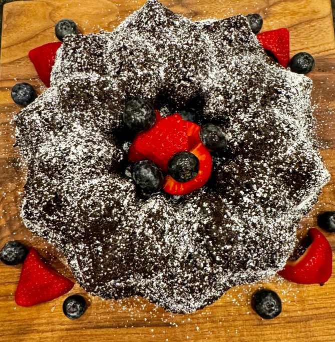 Chocolate cake with berries and sugar