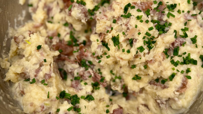 The Best Creamy Garlic Red Skin Mashed Potatoes Recipe